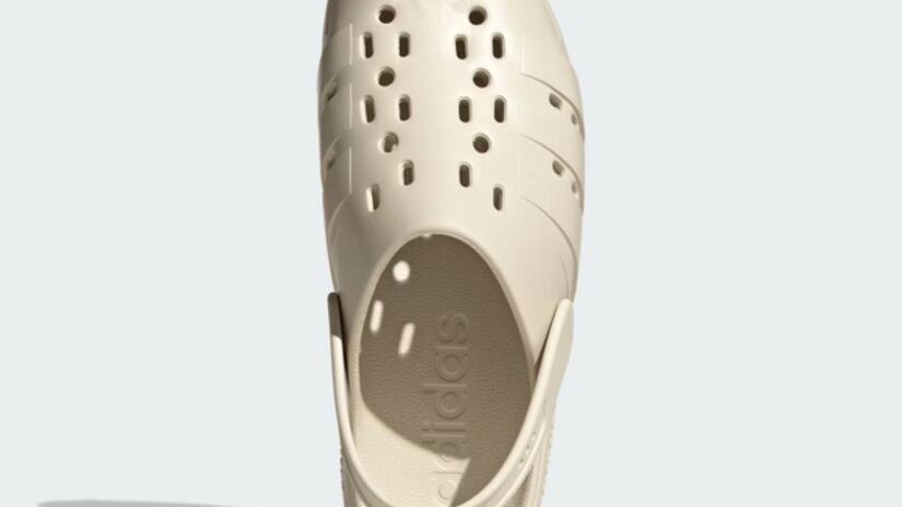 O calçado é uma evolução do clássico Adilette e aposta no design híbrido para conquistar o público do verão/Divulgação