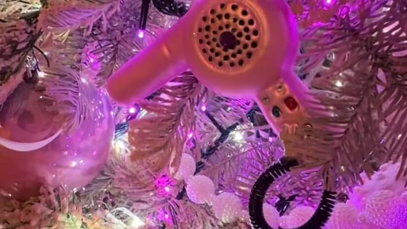 Nada de tradição: Selena Gomez e Benny Blanco apostaram em árvores de Natal totalmente fora do padrão e surpreenderam os fãs/Redes Sociais 