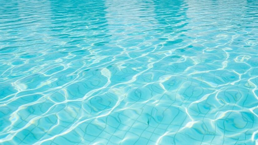 A água é do Pacífico, mas passa por tratamento para ficar a 26°C, acima dos 16°C do oceano