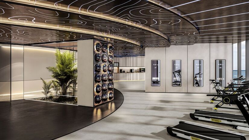 A academia de última geração do hotel conta com equipamentos premium e janelas panorâmicas voltadas para o Golfo Árabe/ Reprodução Ciel Dubai Marina