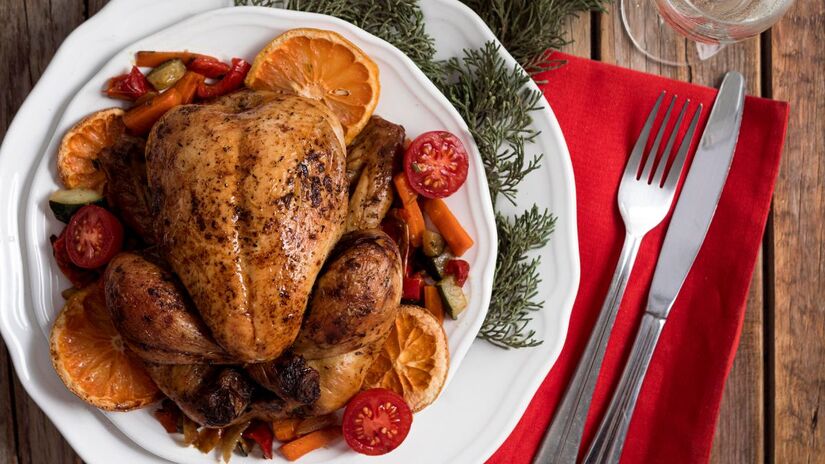 Nos Estados Unidos, o peru ganhou força no Dia de Ação de Graças antes de chegar à ceia de Natal/ Freepik
