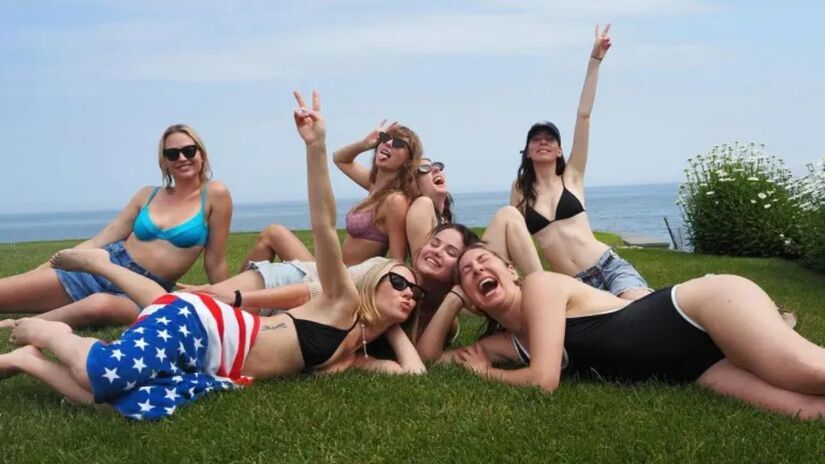 Fotos compartilhadas ao longo dos anos mostram a atmosfera íntima e reservada dos encontros promovidos pela cantora/ Reprodução Instagram/@taylorswift