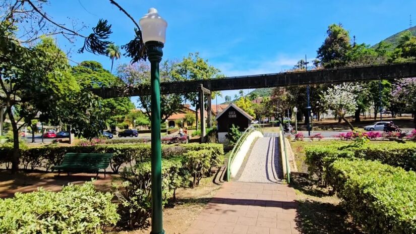 O Thermas Antônio Carlos é o principal centro de turismo terapêutico oferecendo banhos e tratamentos em um prédio histórico