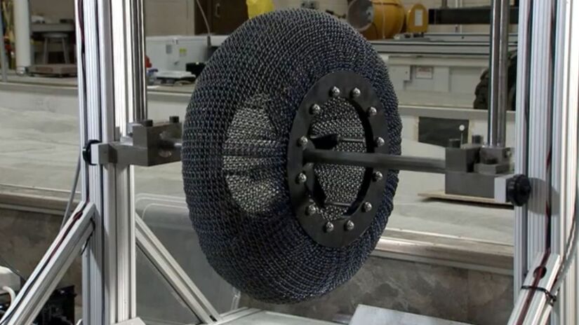 NASA desenvolveu uma roda que não fura, criada inicialmente para rovers marcianos / Reprodução Youtube/Nasaglenn