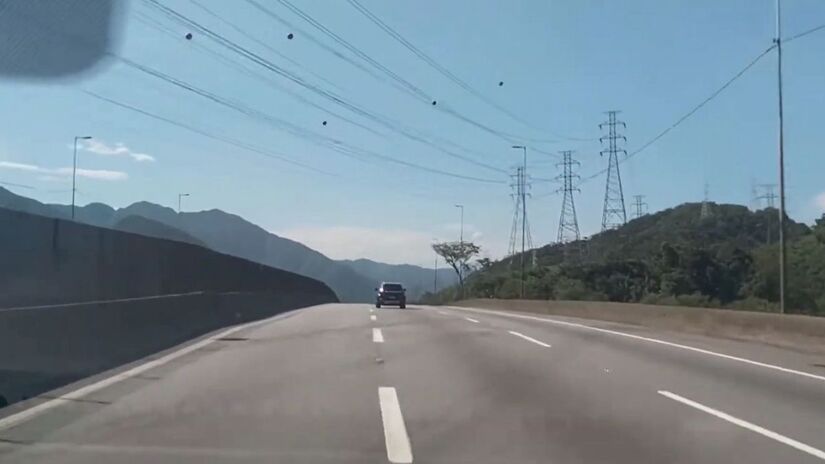 Parte da Rodovia dos Imigrantes e passa por empresas como USIMINAS (ex-COSIPA), Braskem e Unipar Carbocloro