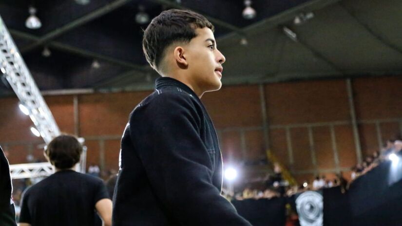 O jiu-jitsu é uma arte marcial focada na técnica e no uso de alavancas, permitindo que um lutador neutralize o adversário mesmo com menor força física/Divulgação