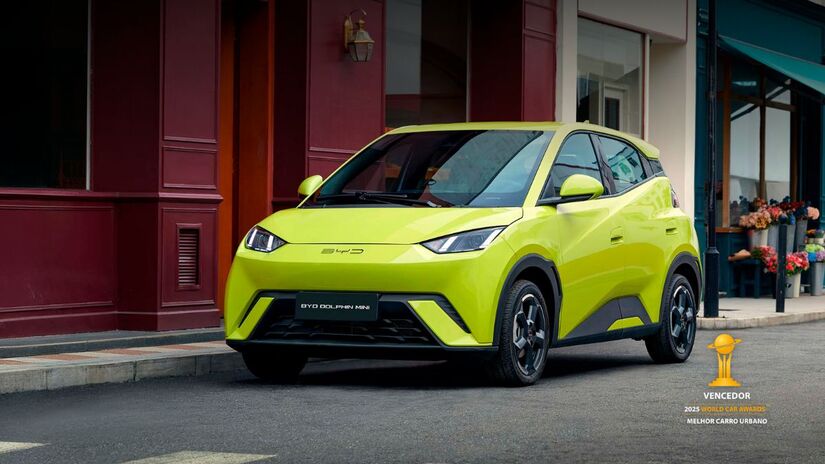 3&ordm; Lugar  BYD Dolphin Mini R$ 118.990 (GL) a R$ 119.990 (GS)

Versão subcompacta e mais acessível do popular Dolphin. Projetado para o tráfego citadino, oferece cerca de 280 km de autonomia com uma bateria de 38 kWh. Se destaca por ser um dos elétricos mais vendidos do Brasil e por trazer bons equipamentos de série, como central multimídia e itens de segurança/Divulgação