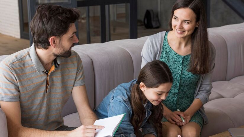 Quando há troca, acolhimento e participação ativa dos pais, o respeito se fortalece naturalmente dentro de casa/ Freepik