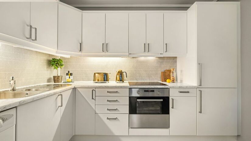 10. Eletrodomésticos pouco usados: Aparelhos grandes que raramente saem do armário ocupam espaço e acumulam poeira. Antes de comprar, vale refletir sobre a real frequência de uso. Funcionalidade deve vir antes da empolgação/ Alex Tyson/Unsplash