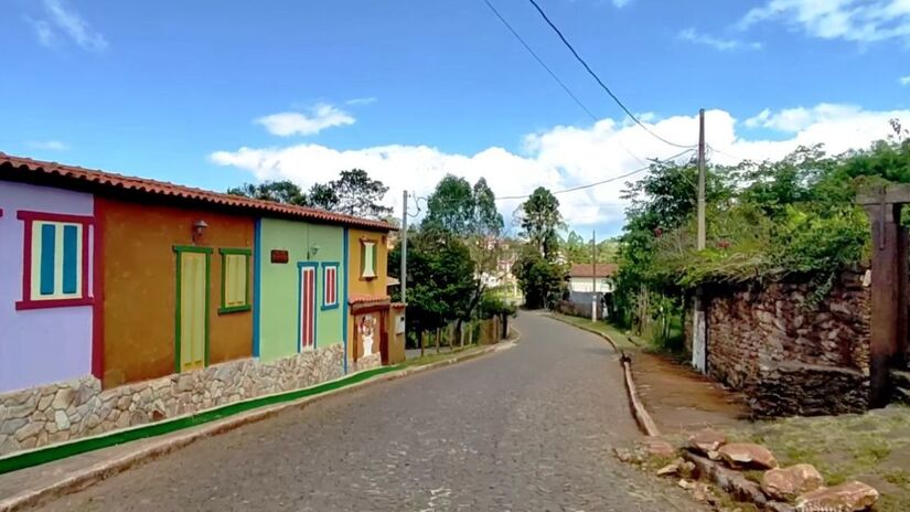 A vila tem origem no ciclo do ouro, no século XVIII