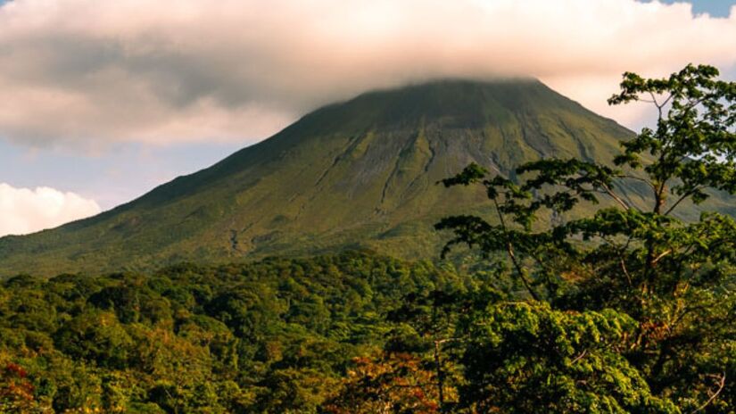 Pacífico Médio: região que equilibra aventura e descanso, com ótimas opções de trilhas, praias e esportes/ Um viajante