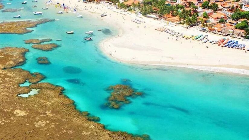 Ter à mão uma máscara de mergulho ou um snorkel básico, para melhorar a visualização submarina/Divulgação Prefeitura