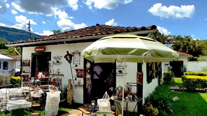 A Igreja Matriz de Santo Antônio, com fachada de Aleijadinho, é um destaque nacional