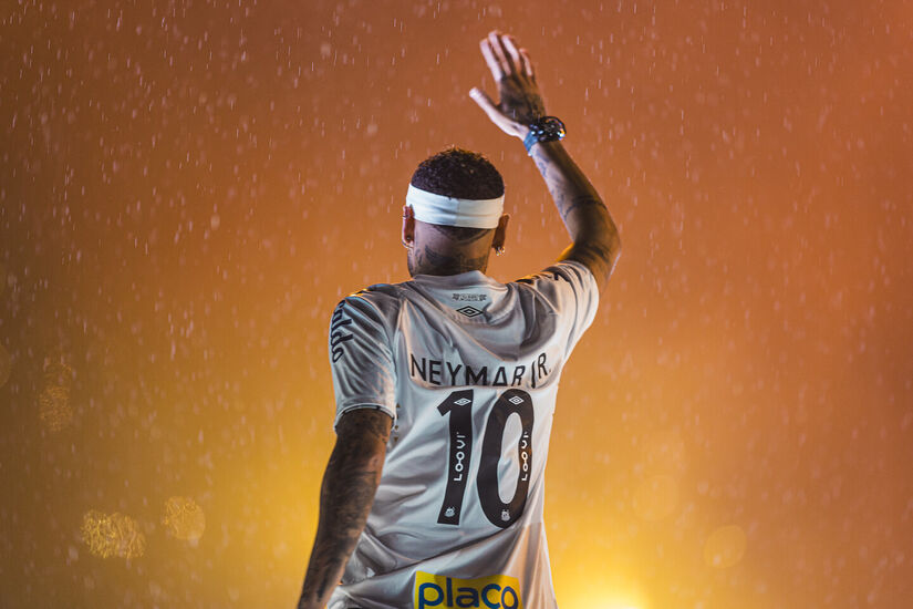 Após 12 anos, Neymar voltou à Vila Belmiro e protagonizou um dos capítulos mais marcantes da temporada 2025 do Santos FC/Santos FC