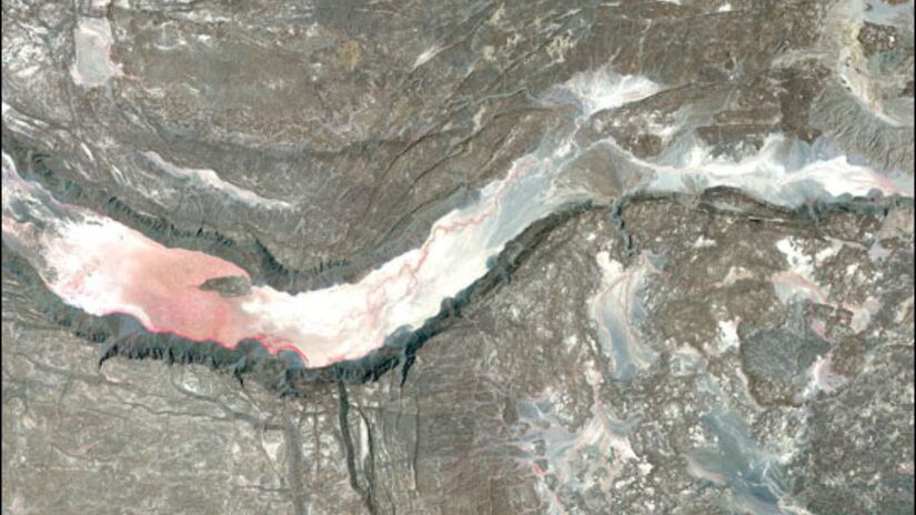 Imagem de satélite da depressão de Afar, um dos pontos mais ativos do processo de separação do continente africano/ NASA/GSFC/METI/ERSDAC/JAROS, and U.S./Japan ASTER Science Team