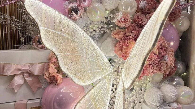 Guirlandas artesanais e arranjos simples seguem entre as opções mais buscadas para ambientes pequenos/Divulgações
