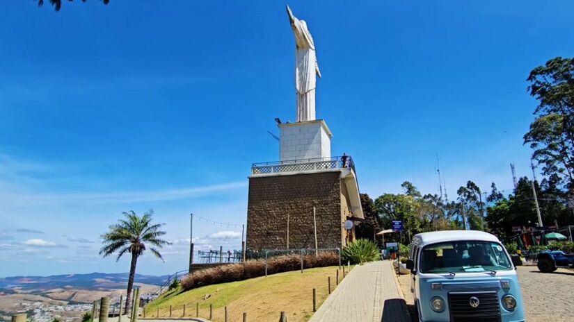 A fabricação artesanal de cristais no estilo Murano é uma das atividades culturais e econômicas mais tradicionais do município