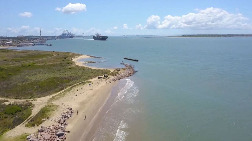 Alguns trechos têm até 200 metros de largura de faixa de areia