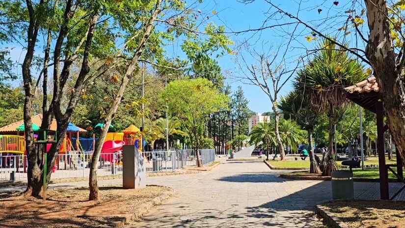 O município está localizado a curta distância da capital paulista, facilitando viagens rápidas e deslocamentos curtos