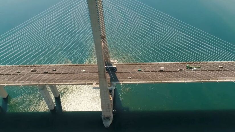 Travessia sobre o estuário do rio Tejo