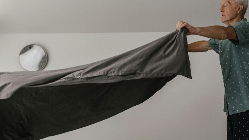 Para quem se encaixa em algum desses cenários, manter o intervalo semanal pode não ser suficiente, aumentar a frequência das lavagens torna-se uma necessidade de higiene e bem-estar /Pexels