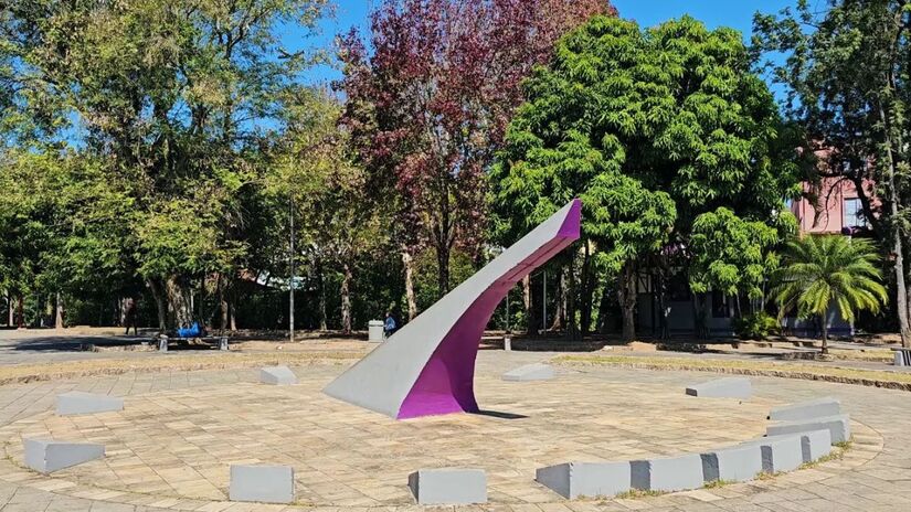 As temperaturas de verão geralmente não ultrapassam os 30°C, mantendo passeios, caminhadas e visitas às vinícolas mais confortáveis