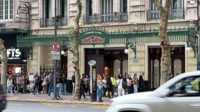 A vida cultural &eacute; impulsionada pela tradi&ccedil;&atilde;o do tango e por espet&aacute;culos de teatro e &oacute;pera de n&iacute;vel internacional