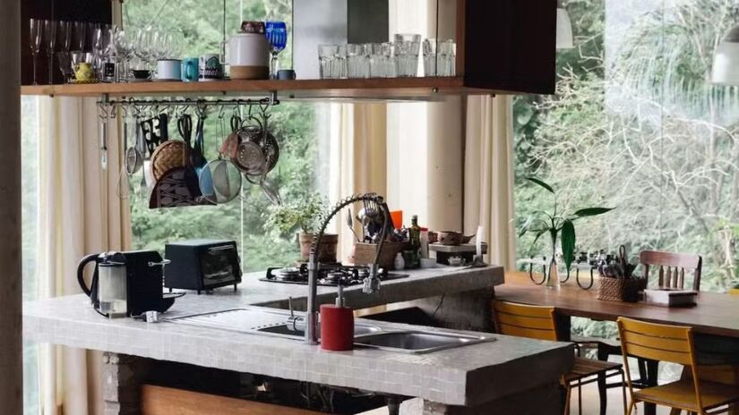 A propriedade viralizou nas redes pelo visual de refúgio natural dentro da cidade /Divulgação.