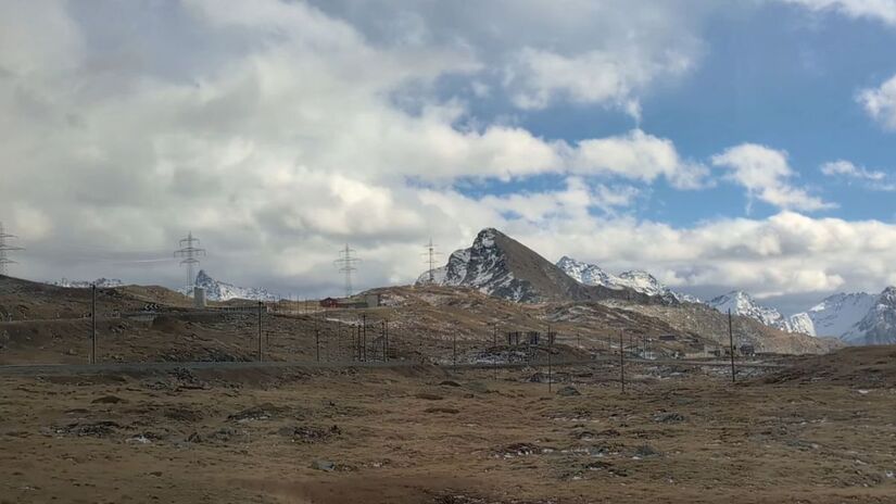 Em cerca de 50 km, o trajeto cruza múltiplas zonas climáticas