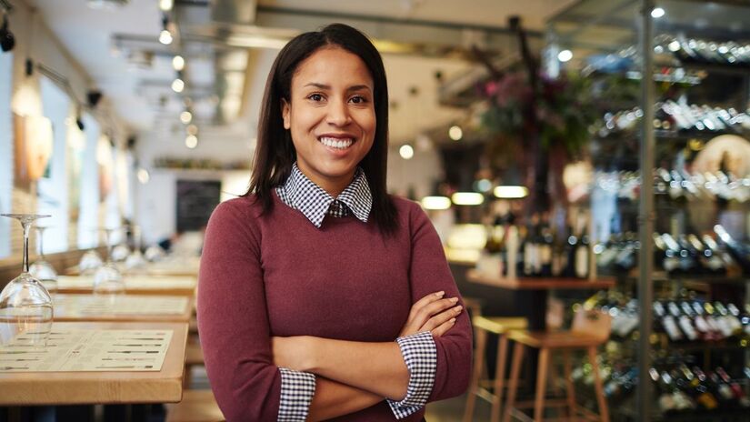 Iniciativa e postura firme refletem a vibração de liderança associada às datas mais favorecidas pela numerologia/ pressfoto/Freepik