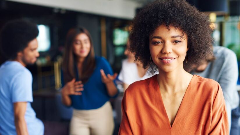 Seguir o próprio caminho e confiar nas próprias decisões é um dos pilares do ano regido pelo número 1/ gpointstudio/Freepik