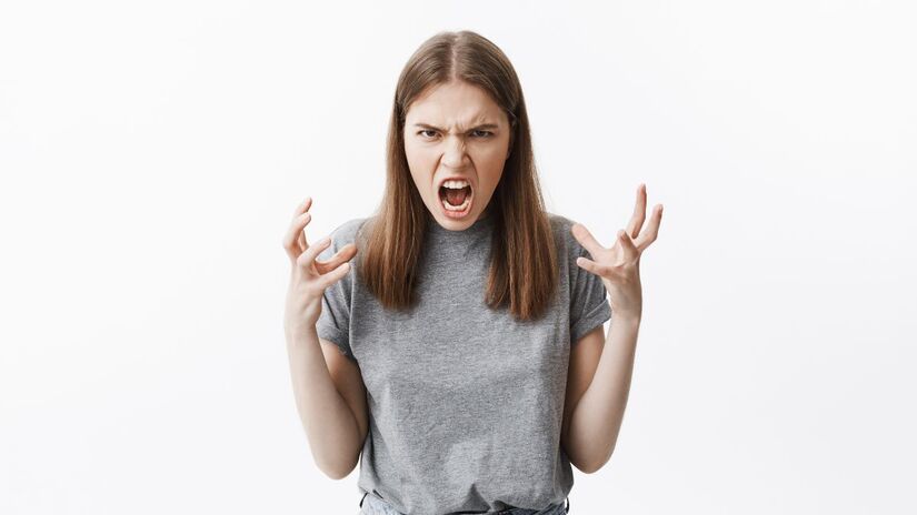 Reações emocionais como, raiva incontrolável, irritação, ódio, ansiedade ou nojo/ cookie_studio/Freepik
