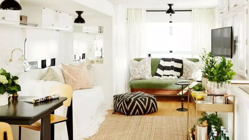 Ellen Pompeo, em plena rotina intensa de gravações, decidiu que seu trailer no set era suficiente / Mobile Home Living / Reprodução