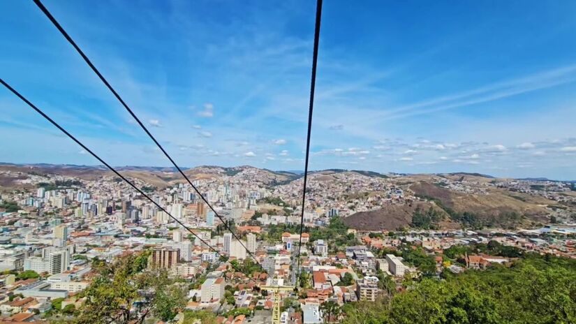 O destino combina tranquilidade do interior com uma agenda cultural vibrante atraindo tanto turistas quanto novos moradores