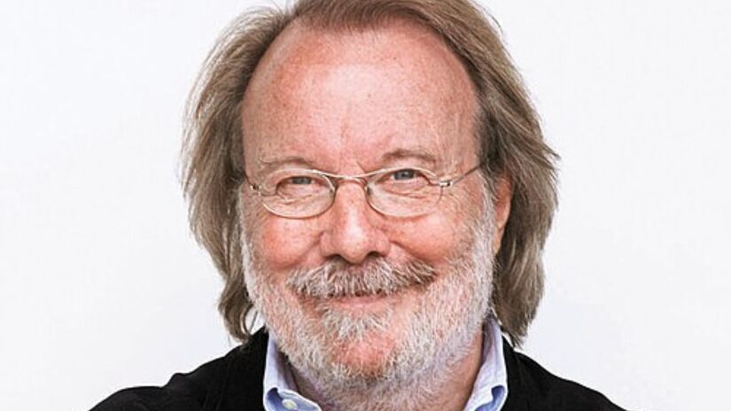 Benny Andersson, compositor do ABBA, deu sua benção para a versão de Sarah, reconhecendo o poder da nova interpretação / Nicho Södling/Wikimedia Commons