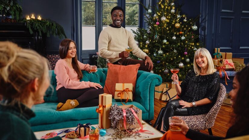 Sabia que can&ccedil;&otilde;es do s&eacute;culo XII, como "Entre le b&oelig;uf et l'&acirc;ne gris", ainda s&atilde;o cantadas hoje? Elas humanizaram o Natal, trazendo o boi, o burro e o pres&eacute;pio para o centro da m&uacute;sica popular. A hist&oacute;ria do Natal &eacute; cantada h&aacute; gera&ccedil;&otilde;es! / Pixabay
