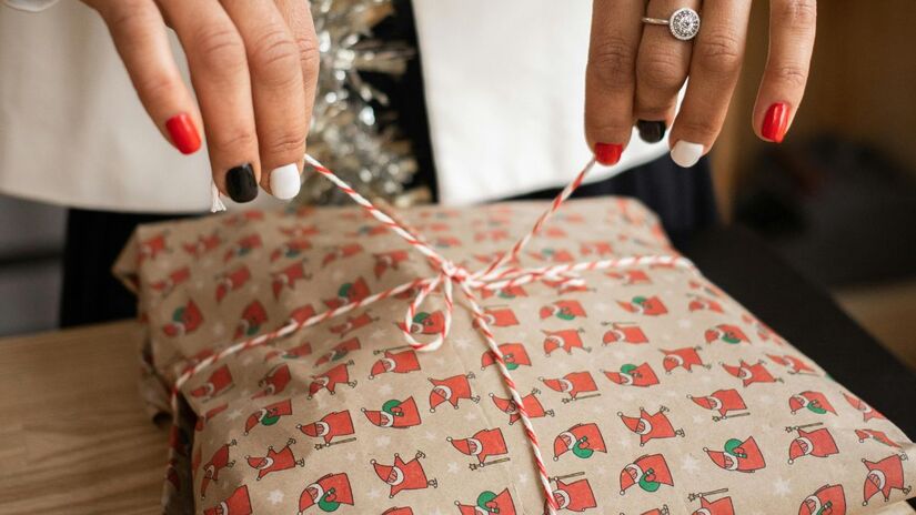 Recusar participar de amigo secreto ajuda a evitar gastos indesejados e constrangimentos sociais/Pexels