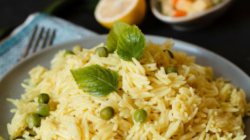 Cremoso e delicado, o arroz à piamontese é um acompanhamento clássico que combina perfeitamente com aves assadas e carnes especiais/Pexels