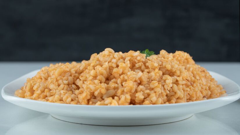 Apesar do nome italiano, o arroz à piamontese é uma criação brasileira inspirada no risoto, feita com arroz branco do dia a dia/Pexels