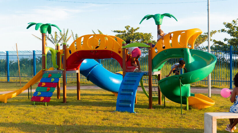 O novo espaço de lazer reúne quadras poliesportivas, campo de futebol, playground, paisagismo, áreas de convivência e uma moderna pista de skate / Ebson Raí