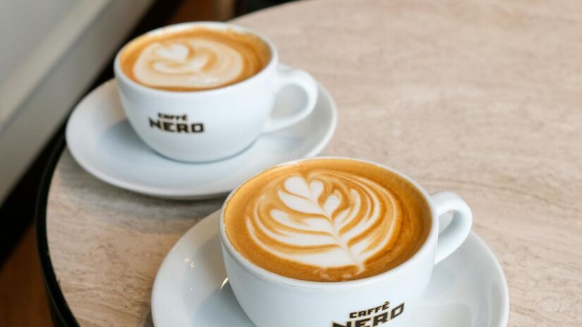 Rica em nutrientes, a borra de café pode ser usada como adubo natural para plantas e hortas domésticas/Pexels