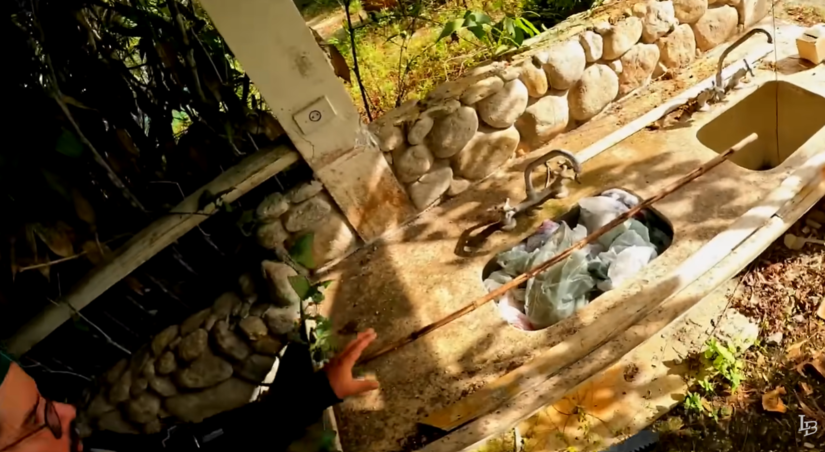 Pia da churrasqueira na área externa da mansão / Youtube Lolo Bolado