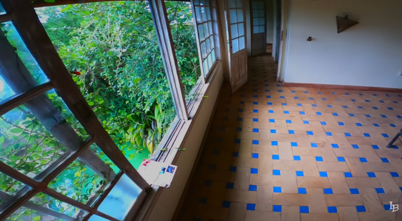 Acesso aos quartos de cima também desaparecendo / Youtube Lolo Bolado