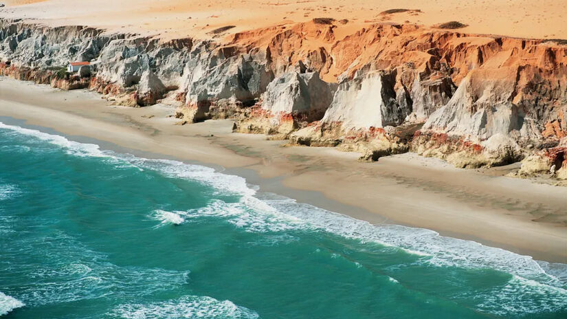Canoa Quebrada é ideal para quem quer praia e calmaria ao mesmo tempo / Setur/Divulgação
