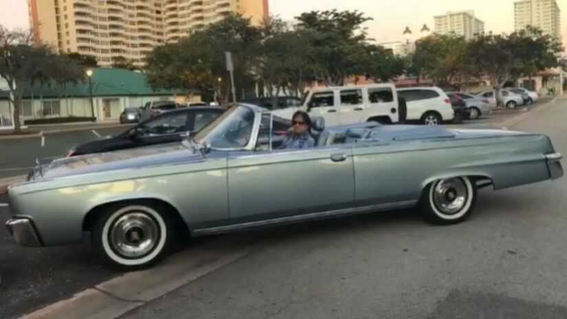 Além dos clássicos, o Rei também possui carros modernos, como uma Lamborghini avaliada em mais de R$ 1 milhão/Reprodução