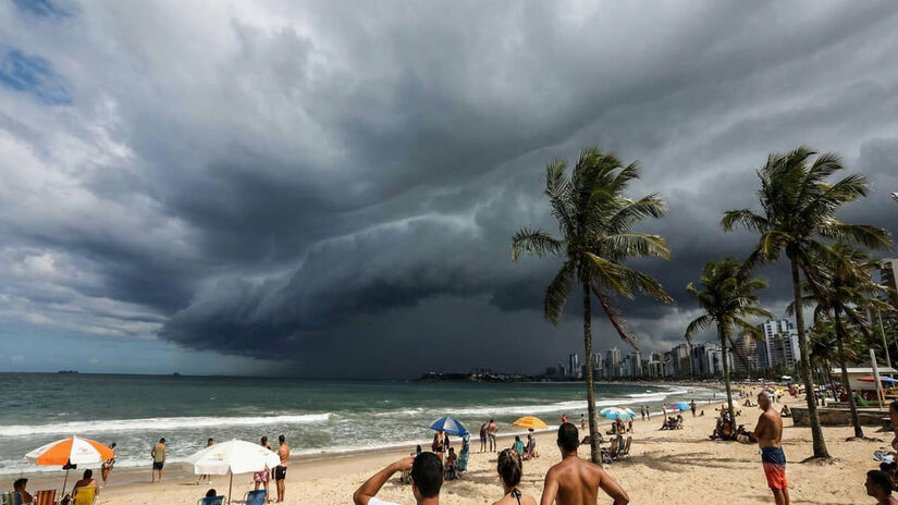 Mas frente fria está chegando para amenizar - de leve - o calorão / IA