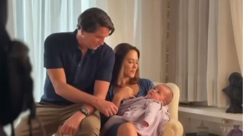 Jim Caviezel foi escalado para interpretar o ex-presidente Jair Bolsonaro e Camille Guaty a ex-primeira dama, Michelle Bolsonaro (Reprodução)