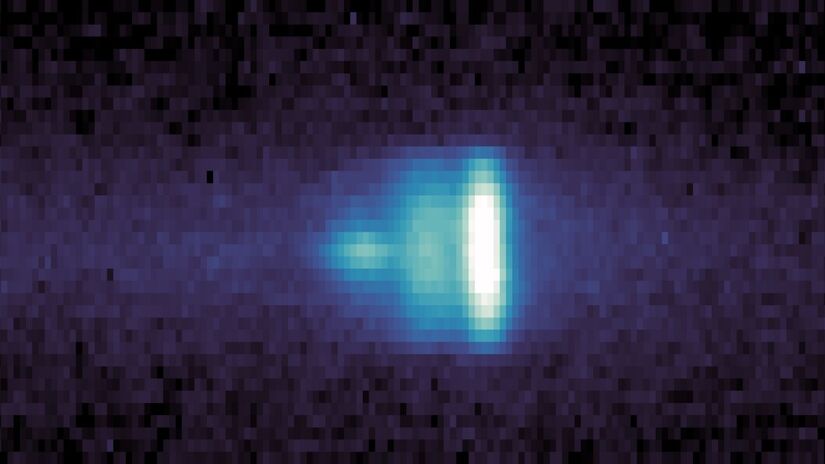 Composição em ultravioleta capturada pela sonda MAVEN em 28 de setembro de 2025 mostra os átomos de hidrogênio ao redor do cometa interestelar 3I/ATLAS  visto como um ponto fraco à esquerda  distinguindo sua emissão da de Marte e do hidrogênio interplanetário / NASA/Goddard/LASP/CU Boulder