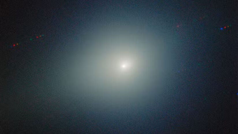 O cometa possui uma coma  o halo luminoso de gás e poeira liberado quando se aproxima do Sol / International Gemini Observatory/NOIRLab/NSF/AURA/B. Bolin