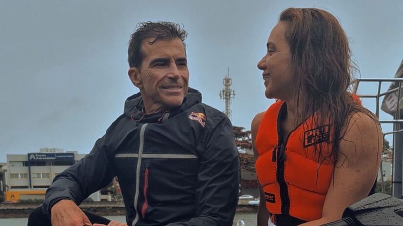 A obra aborda temas como maternidade solo, superação, violência doméstica e a busca por espaço no surf de ondas grandes/Reprodução